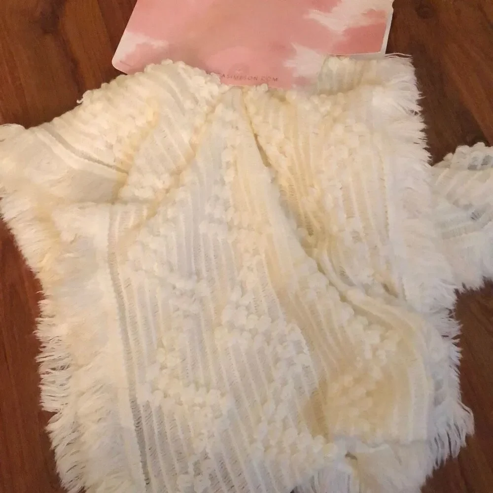 NWT Jessica Simpson, off-white gloves and eternity scarf set